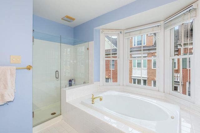 2310 N VAN BUREN CT N, Arlington, VA 22205