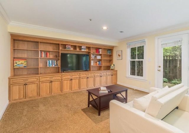 2310 N VAN BUREN CT N, Arlington, VA 22205