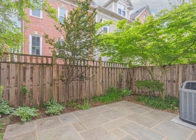 2310 N VAN BUREN CT N, Arlington, VA 22205