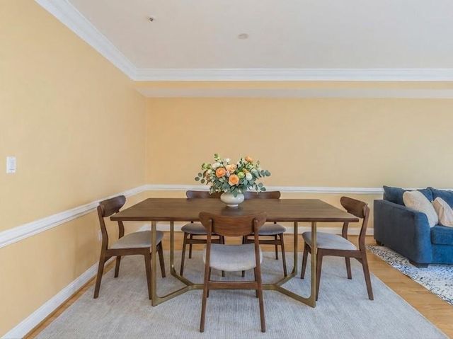 2310 N VAN BUREN CT N, Arlington, VA 22205