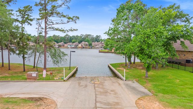 54 Benthaven W, Montgomery, TX 77356