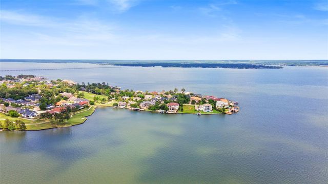 54 Benthaven W, Montgomery, TX 77356