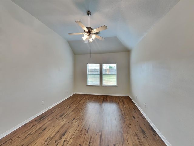 1052 Shadow Glenn Drive, Conroe, TX 77301