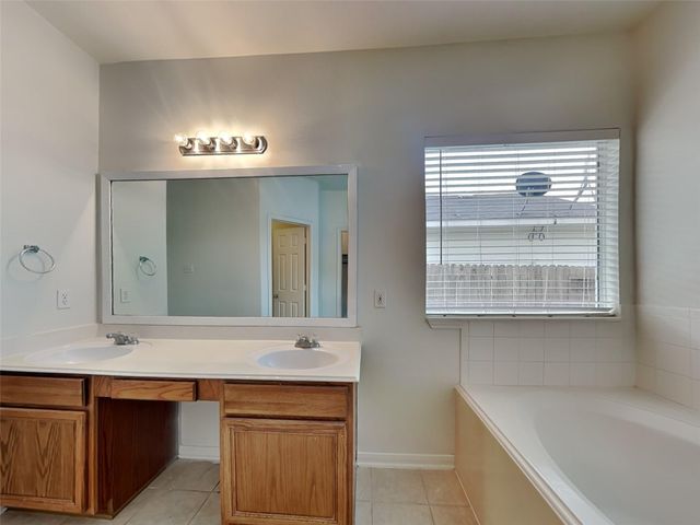 1052 Shadow Glenn Drive, Conroe, TX 77301