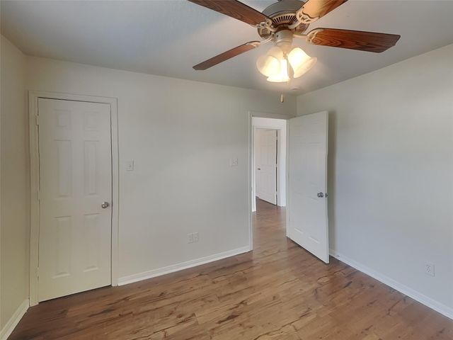 1052 Shadow Glenn Drive, Conroe, TX 77301