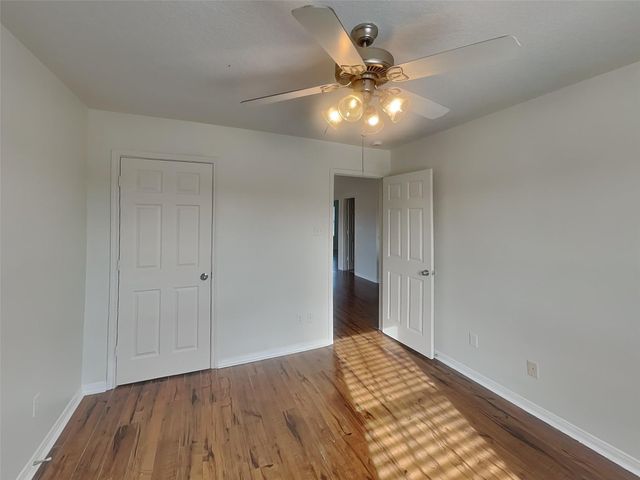 1052 Shadow Glenn Drive, Conroe, TX 77301