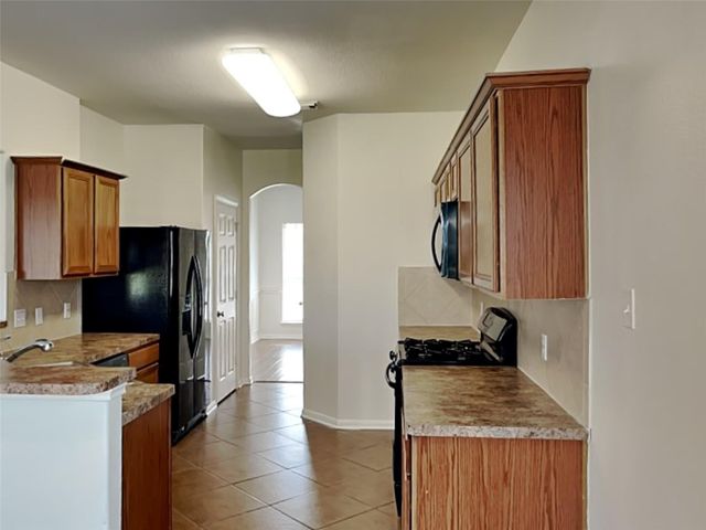 1052 Shadow Glenn Drive, Conroe, TX 77301