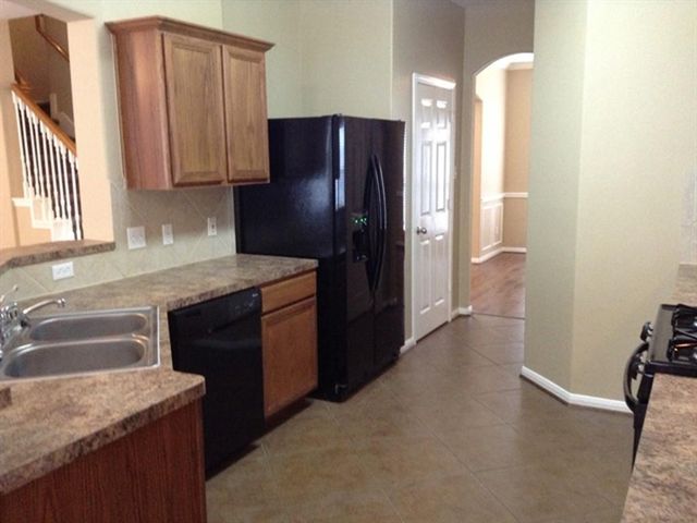 1052 Shadow Glenn Drive, Conroe, TX 77301