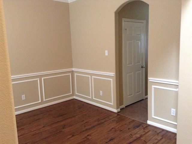 1052 Shadow Glenn Drive, Conroe, TX 77301