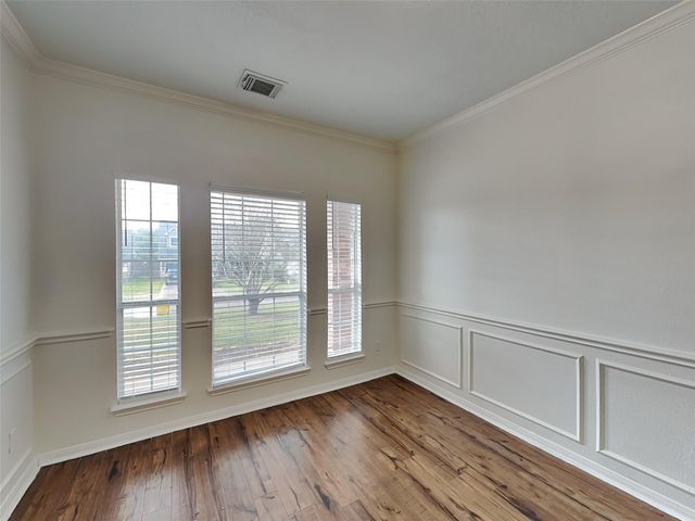 1052 Shadow Glenn Drive, Conroe, TX 77301