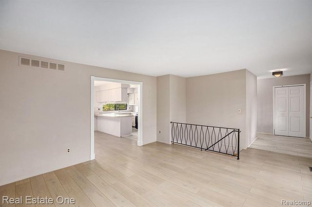 3373 Auburn Drive, Troy, MI 48083