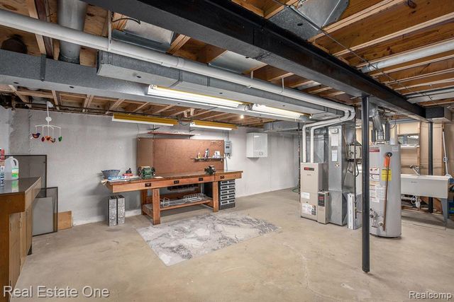 3373 Auburn Drive, Troy, MI 48083