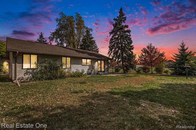 3373 Auburn Drive, Troy, MI 48083