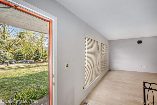 3373 Auburn Drive, Troy, MI 48083