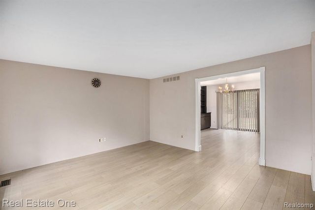 3373 Auburn Drive, Troy, MI 48083