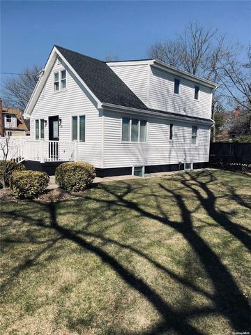 135 Westchester Ave, West Babylon, NY 11704
