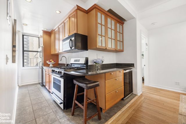 17 W 64TH Street 8EF, New York City, NY 10023