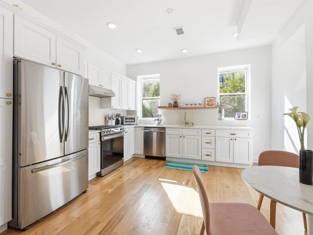 25 CRESCENT AVE, Jc, Bergen-lafayett, NJ 07304