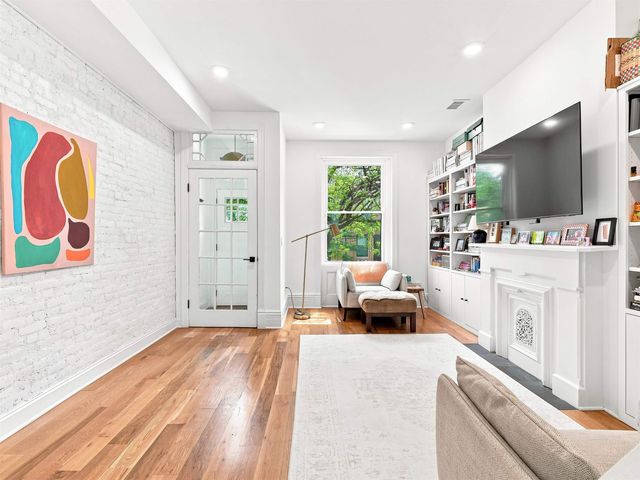 25 CRESCENT AVE, Jc, Bergen-lafayett, NJ 07304