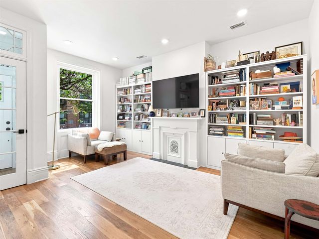 25 CRESCENT AVE, Jc, Bergen-lafayett, NJ 07304