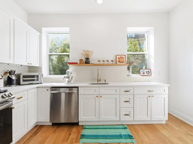 25 CRESCENT AVE, Jc, Bergen-lafayett, NJ 07304