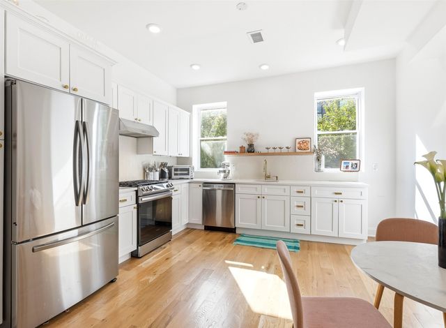 25 CRESCENT AVE, Jc, Bergen-lafayett, NJ 07304