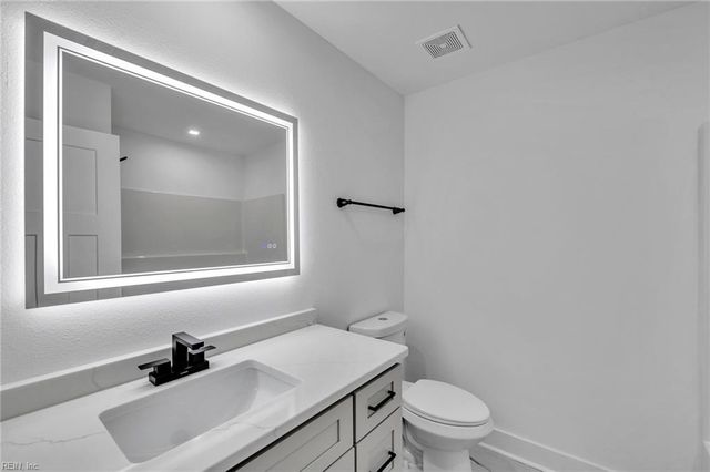 1 Lacrosse ST, Hampton, VA 23663