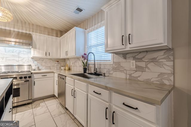 9620 Carolina Drive, Jonesboro, GA 30238