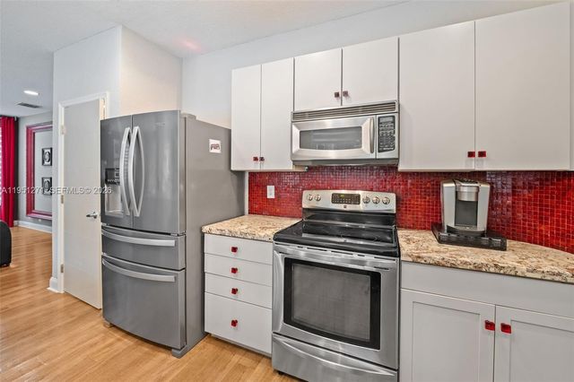 11070 Minneapolis Dr, Cooper City, FL 33026