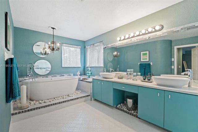 11070 Minneapolis Dr, Cooper City, FL 33026