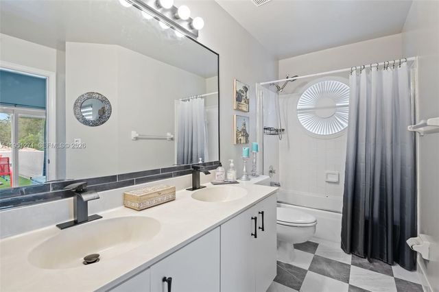 11070 Minneapolis Dr, Cooper City, FL 33026