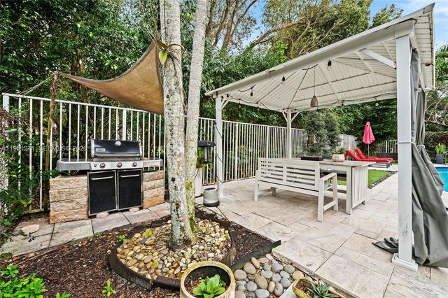 11070 Minneapolis Dr, Cooper City, FL 33026