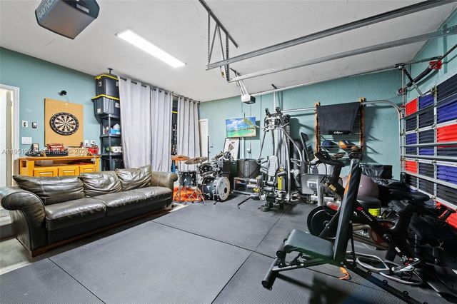 11070 Minneapolis Dr, Cooper City, FL 33026