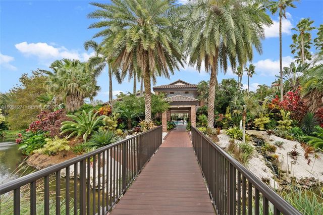 11070 Minneapolis Dr, Cooper City, FL 33026