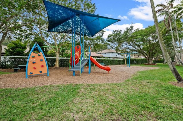 11070 Minneapolis Dr, Cooper City, FL 33026