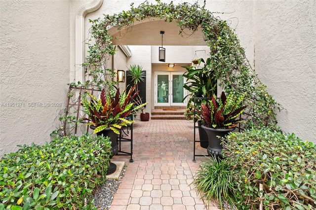 11070 Minneapolis Dr, Cooper City, FL 33026