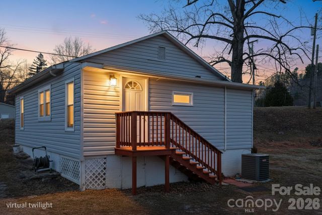 105 Countryside Drive SW, Lenoir, NC 28645