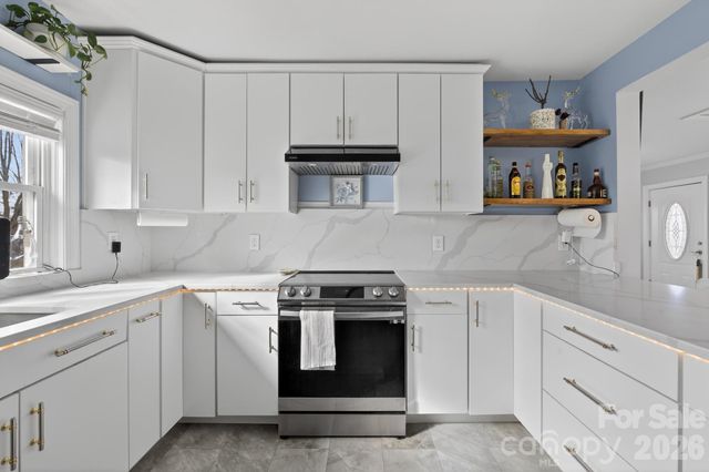 105 Countryside Drive SW, Lenoir, NC 28645