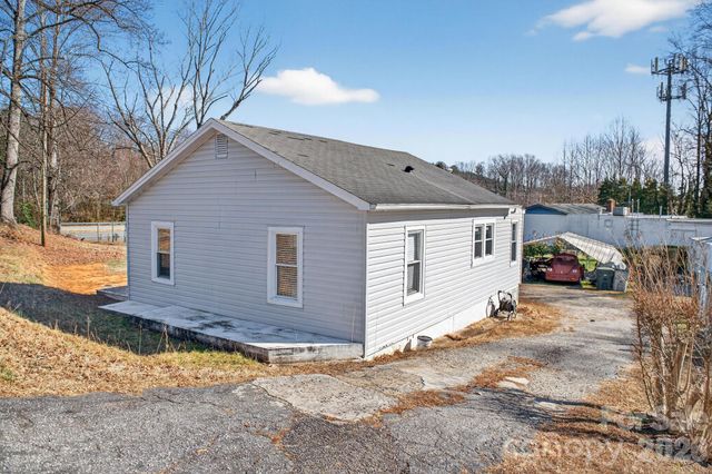 105 Countryside Drive SW, Lenoir, NC 28645