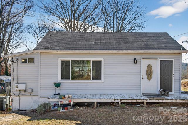 105 Countryside Drive SW, Lenoir, NC 28645