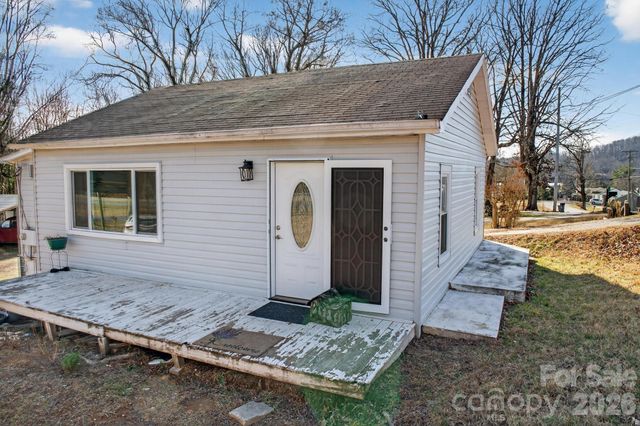 105 Countryside Drive SW, Lenoir, NC 28645