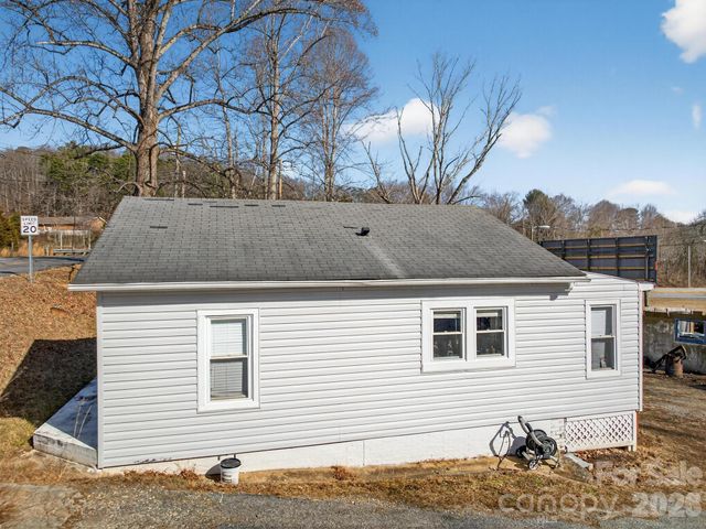 105 Countryside Drive SW, Lenoir, NC 28645