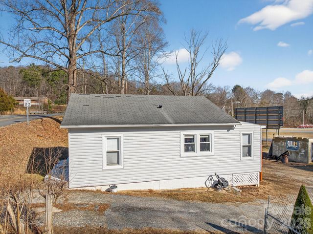 105 Countryside Drive SW, Lenoir, NC 28645