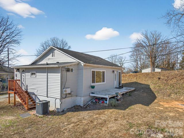 105 Countryside Drive SW, Lenoir, NC 28645