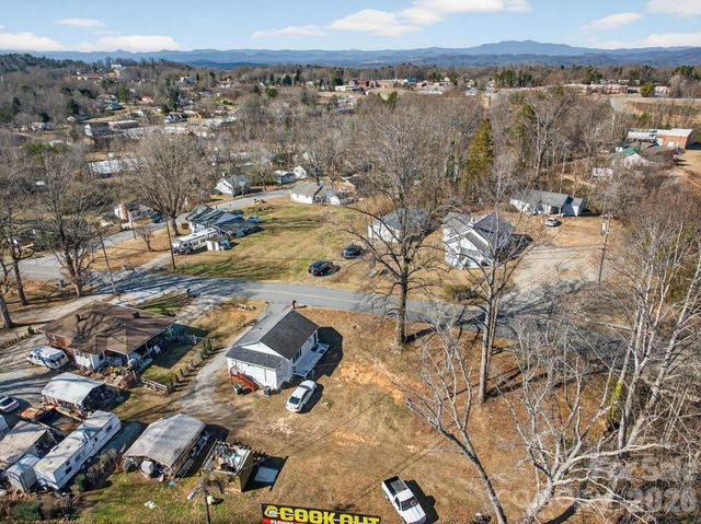 105 Countryside Drive SW, Lenoir, NC 28645