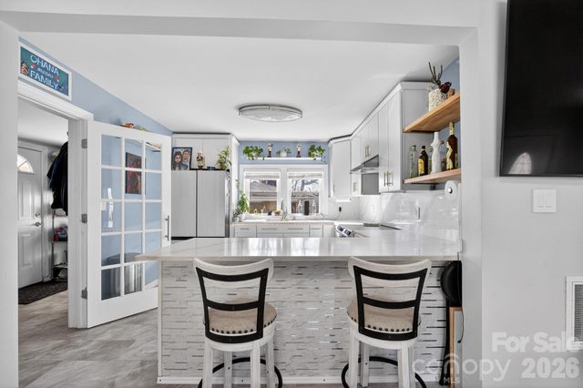 105 Countryside Drive SW, Lenoir, NC 28645