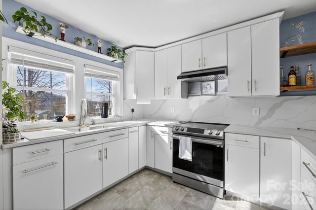 105 Countryside Drive SW, Lenoir, NC 28645