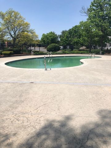 255 North Road 76, Chelmsford, MA 01824