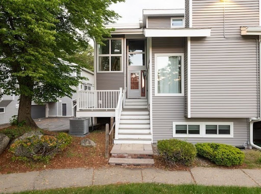 255 North Road 76, Chelmsford, MA 01824