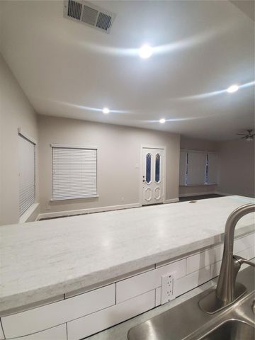 1017 E Humbolt Street, Fort Worth, TX 76104